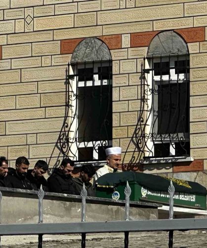 Aile Cinayetinde Kardeş Toprağa Verildi, Abi Tutuklandı