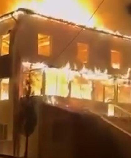 Bolu'da Yanan Camide Enkaz Kaldırma Çalışmaları Başladı