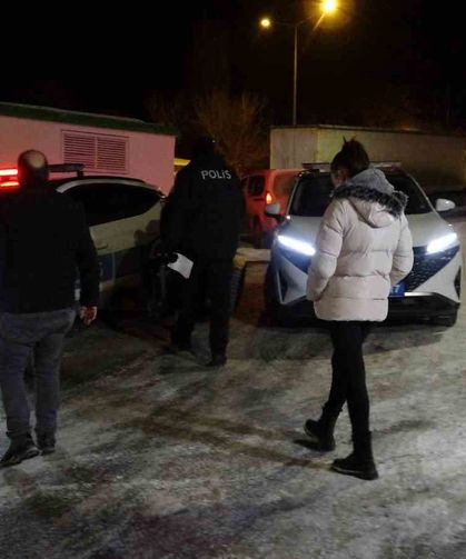 Evde Zorla Tutulduğunu İddia Eden Kadını Polis Ve İtfaiye Kurtardı