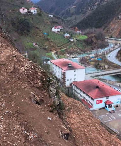 Heyelan Tehdidine Karşı Okul Koruma Altına Alındı