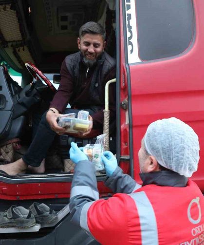 Ordu'da Yolda Olanlara İftar Yemeği İkramı Sürüyor