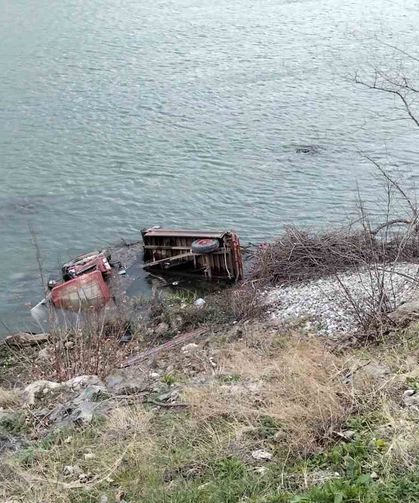 Samsun'da Taktör Kızılırmak Nehri'ne Uçtu: 1 Ölü, 1 Yaralı