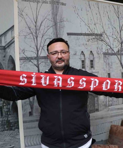 Sevgililer Gününde Eşini Yalnız Bırakıp Sivasspor'u Seçti