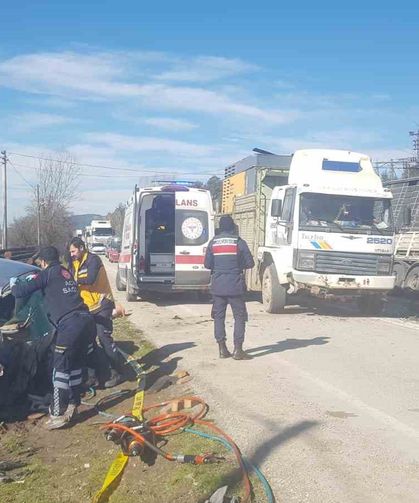 Tır İle Kafa Kafaya Çarpışan Otomobilin Sürücüsü Hayatını Kaybetti