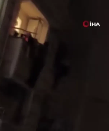 Yangında Can Pazarı Yaşandı, İnsanlar Balkondan Aşağı Sarkarak Kurtuldu