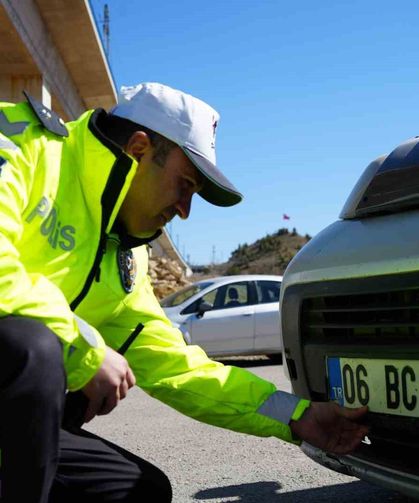 43 ilin Geçiş Güzergahında APP Plakalı Araçlar Durduruldu