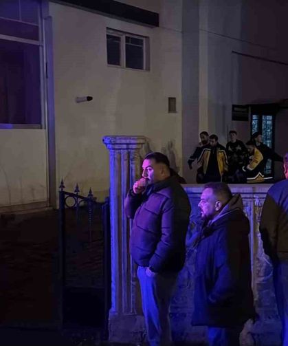 Ağabeyini Ve Babasını Öldüren 15 Yaşındaki Zanlı Tutuklandı