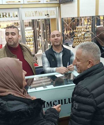 Altın Fiyatları Düştü, Vatandaş Kuyumculara Akın Etti