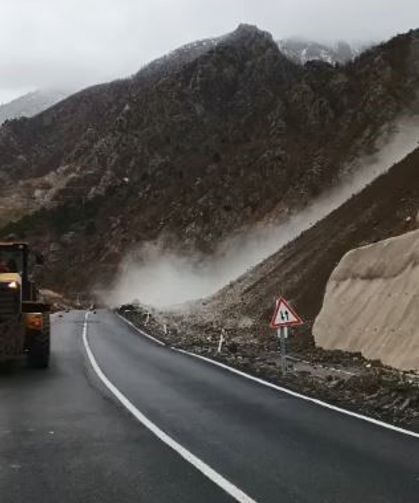 Artvin-şavşat Karayolunda Heyelan