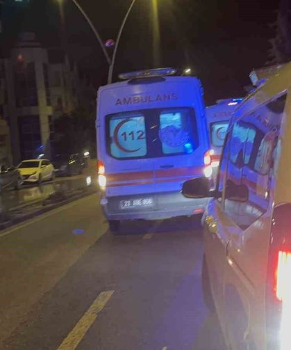 Asansörde Mahsur Kaldılar, Eve Gelince Hastanelik Oldular