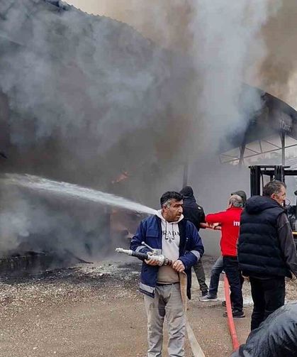 Bolu'da İnşaat Deposunda Yangın