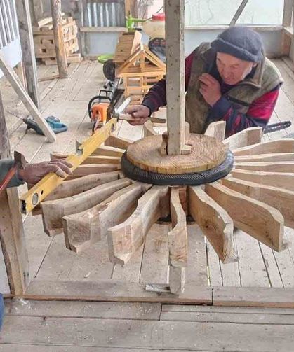 Değirmenlerin Dönmesi Onun Ellerinde