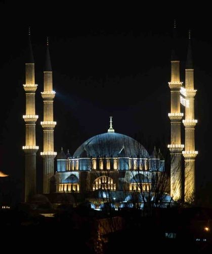 Selimiye'nin Üzerinde Hilal Büyüledi