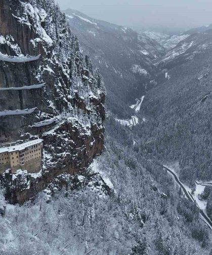 Sümela Manastırı Beyaza, Altındere Vadisi Sessizliğe Büründü