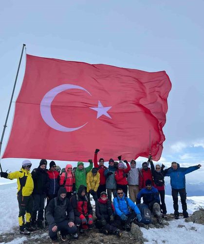 Trabzon'un En Yüksek Tepesindeki Türk Bayrağı Yenilendi