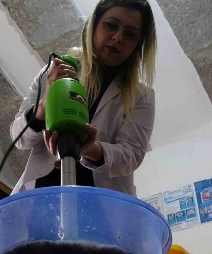 Yumurta Kolilerinden El Yapımı Kağıt Üretiyorlar