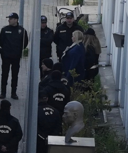 Ünlüler Saç Ve Kan Örnekleri Alınmak Üzere Adli Tıp Kurumu'na Getirildi