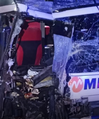 Otobüs İle Tır Çarpıştı: Çok Sayıda Yaralı Var