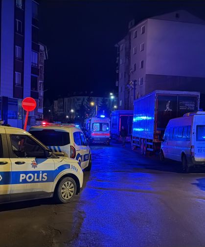 Silah Sesleri Apartmanı Ayağa Kaldırdı: 15 Yaşındaki Çocuk Baba ve Ağabeyini Vurdu