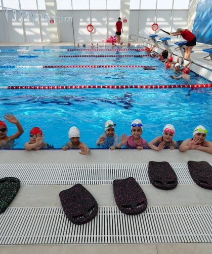 Akçaabat'ta Minik Yüzücüler Yetişiyor