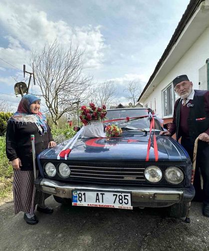 86 Yaşında Eşi İçin Gelin Arabası Süsledi