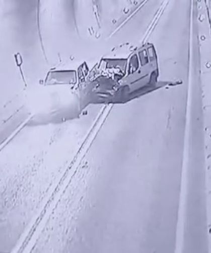 Artvin'de 7 Kişinin Yaralandığı Tünel Kazası Kamerada