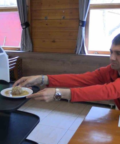 Robot Garson Hizmete Başladı, Müşteriler Memnun