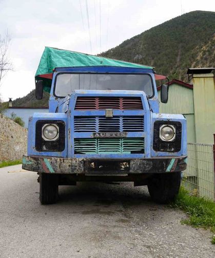 Evinin Önünde Odunluk Olarak Kullandığı Kamyonu İstanbul'da Ceza Yedi