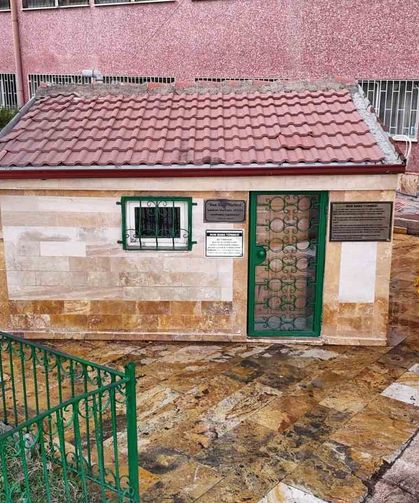 Hastane Bahçesinde Türbe, Rivayetleriyle Dikkat Çekiyor