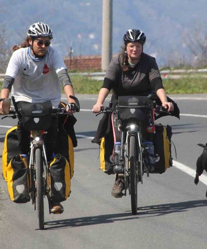 İngiltere'den Çıkıp 6 Kıtayı Bisikletle Geçmeyi Hedefleyen İki Maceracı Ordu'ya Ulaştı