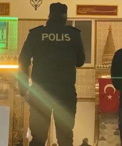 Namaza Giden İlçe Emniyet Müdürü Müezzinlik Yaptı