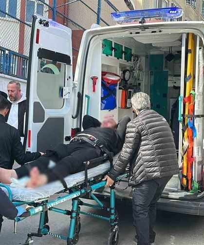 Okul Önünde Silahlı Saldırı: 2 Yaralı