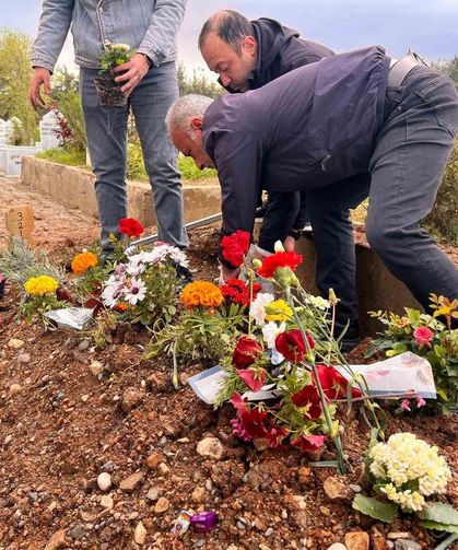 Saldırıda hayatını kaybeden Kerem'in mezarına çiçekler dikildi