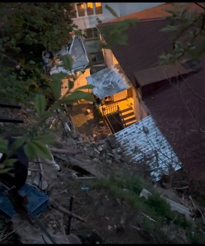 Sarıyer'de Toprak Kayması. 6 Binaya Tahliye Kararı Verildi