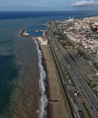 Trabzon'da Sahil Çamura Bulandı