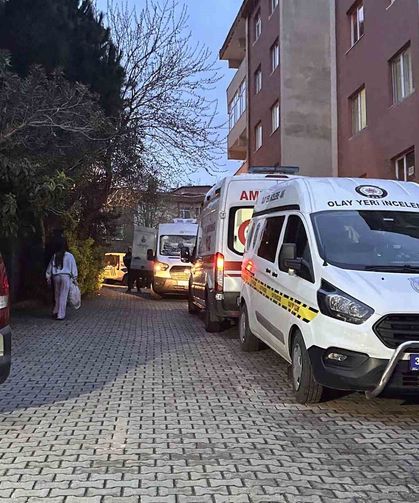Üsküdar'da Aile Faciası: Anne Ve Babasını Öldürüp İntihar Etti