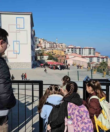 Zonguldak'taki Okullarda Polis Nöbeti Başladı
