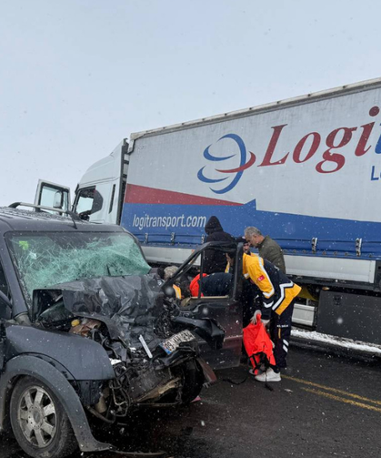Artvin'de Sis Ve Hatalı Sollama Kazaya Neden Oldu... O Anlar Kamerada