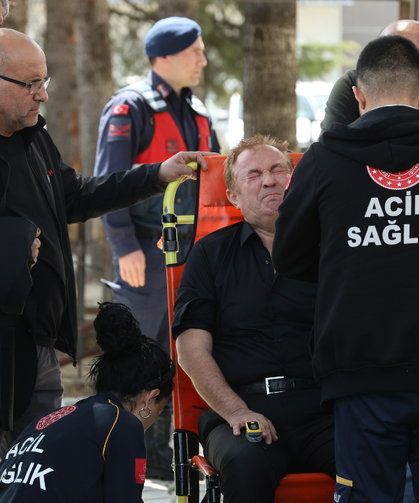 Eşinin Cenazesinde Fenalaştı, Sağlıkçılar Müdahale Etti
