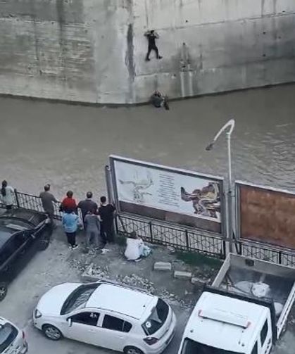 Artvin'de Dereye Düşen Çocuk Vatandaşların Müdahalesiyle Kurtarıldı
