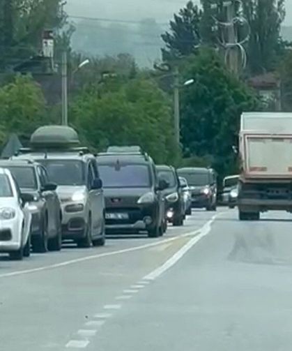 Bolu'da Alternatif Yollarda Uzun Araç Kuyrukları Oluştu