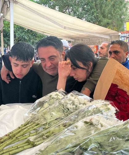 Kızını Ameliyat Masasında Kaybeden Babanın Tabuttaki Evladına Son Bakışı