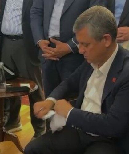 Özgür Özel Kendisine Verilen Mutlak Butlan Tebligatını Yırttı