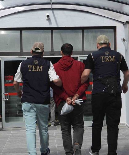 Sınır Dışı Beklerken Kırmızı Bülten Ortaya Çıktı
