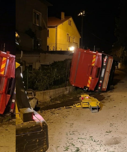 Yaş Çay Yüklü Kamyon Devrildi