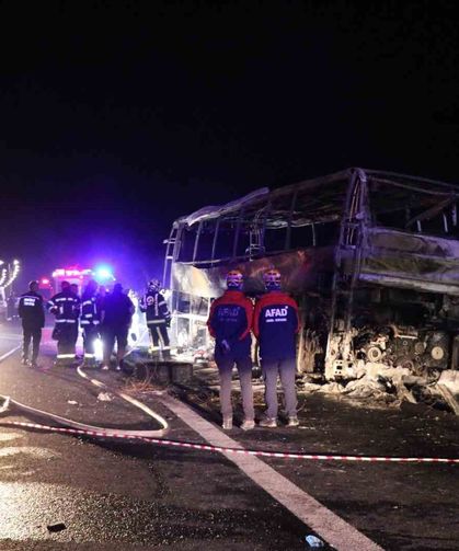 8 Kişinin Öldüğü Otobüs Kazasında Hayatını Kaybedenlerin 6'sının Cenazeleri Teslim Edildi