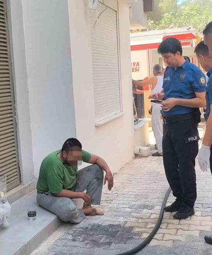 Annesine Sinirlendi Kendini Eve Kapatıp Yakmaya Çalıştı