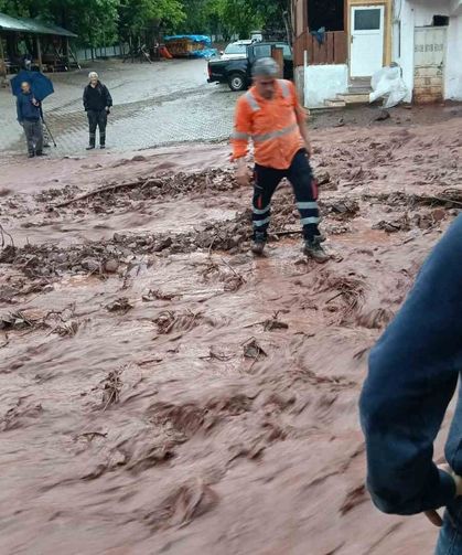 Artvin'de Sağanak Sonrası Dereler Taştı