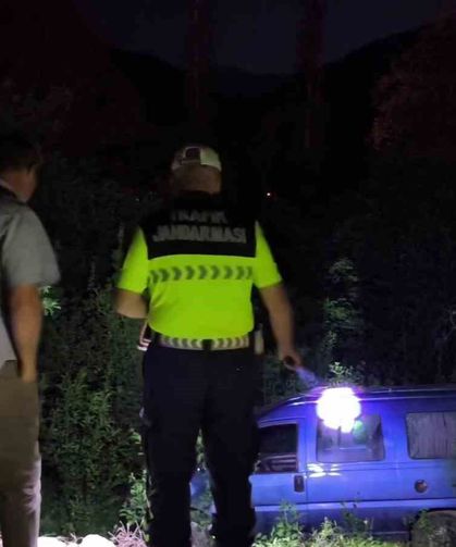 Freni Patlayan Araç Bahçeye Uçtu, Sürücü Yaralandı