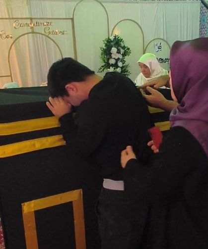 Kabe Hasretiyle Gözyaşlarına Boğulan Gencin Duası Yürekleri Dağladı